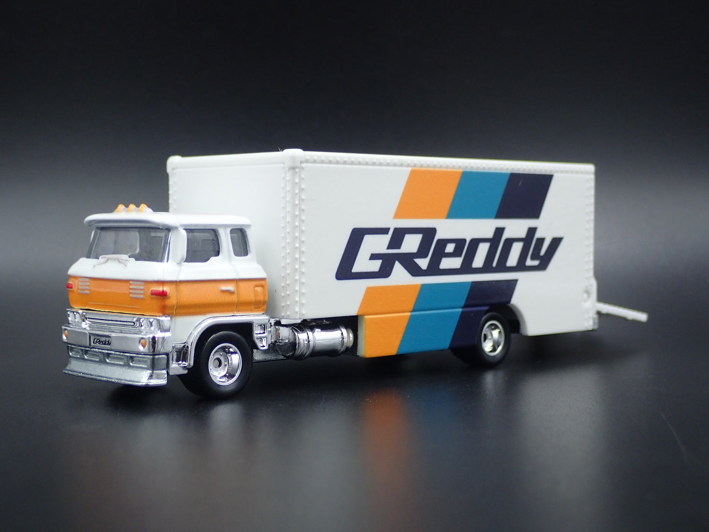VINTAGE GREDDY CAR HAULER TRANSPORTER TRUCK WHITE 1:64 SCALE DIECAST MODEL CAR