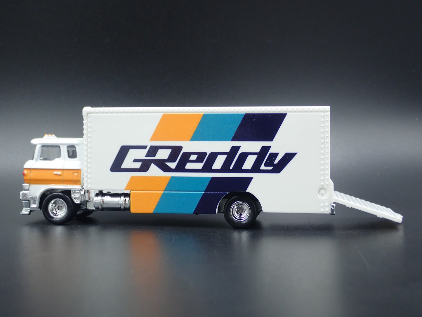 VINTAGE GREDDY CAR HAULER TRANSPORTER TRUCK WHITE 1:64 SCALE DIECAST MODEL CAR