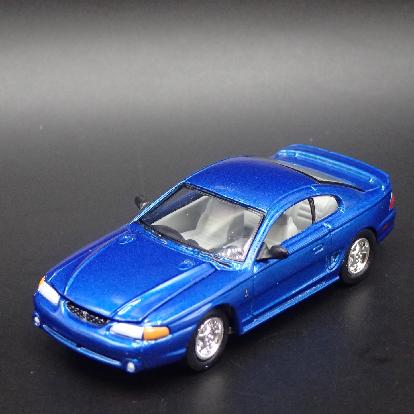 1994-1998 FORD MUSTANG COBRA 1:64 SCALE COLLECTIBLE DIORAMA DIECAST MODEL CAR