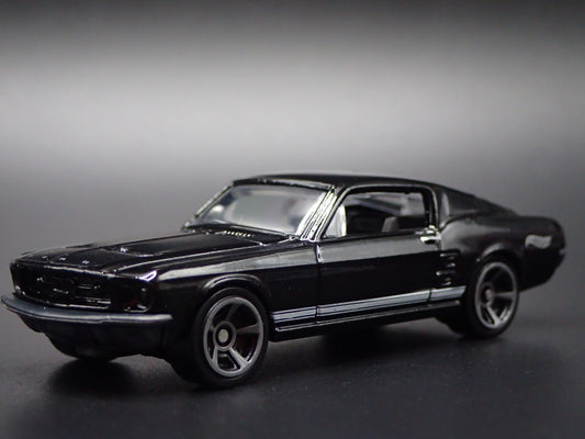 1967 67 FORD MUSTANG FASTBACK BLACK 1:64 SCALE COLLECTIBLE DIECAST MODEL CAR