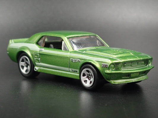 1967 67 FORD MUSTANG COUPE GREEN 1:64 SCALE COLLECTIBLE DIORAMA DIECAST MODEL CAR