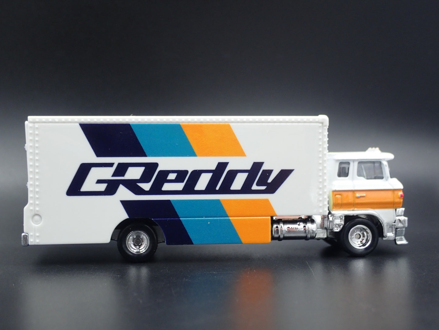 VINTAGE GREDDY CAR HAULER TRANSPORTER TRUCK WHITE 1:64 SCALE DIECAST MODEL CAR