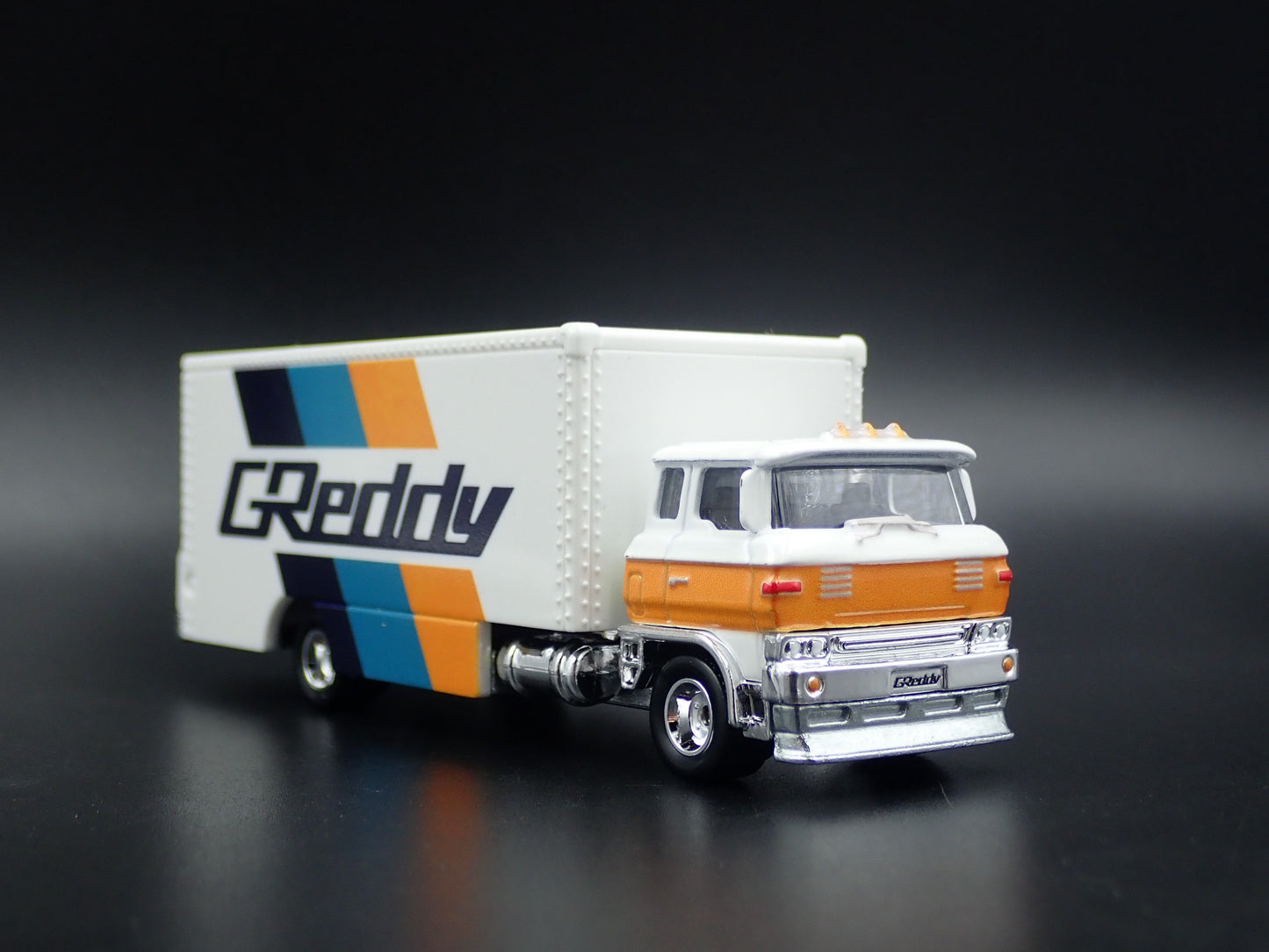 VINTAGE GREDDY CAR HAULER TRANSPORTER TRUCK WHITE 1:64 SCALE DIECAST MODEL CAR