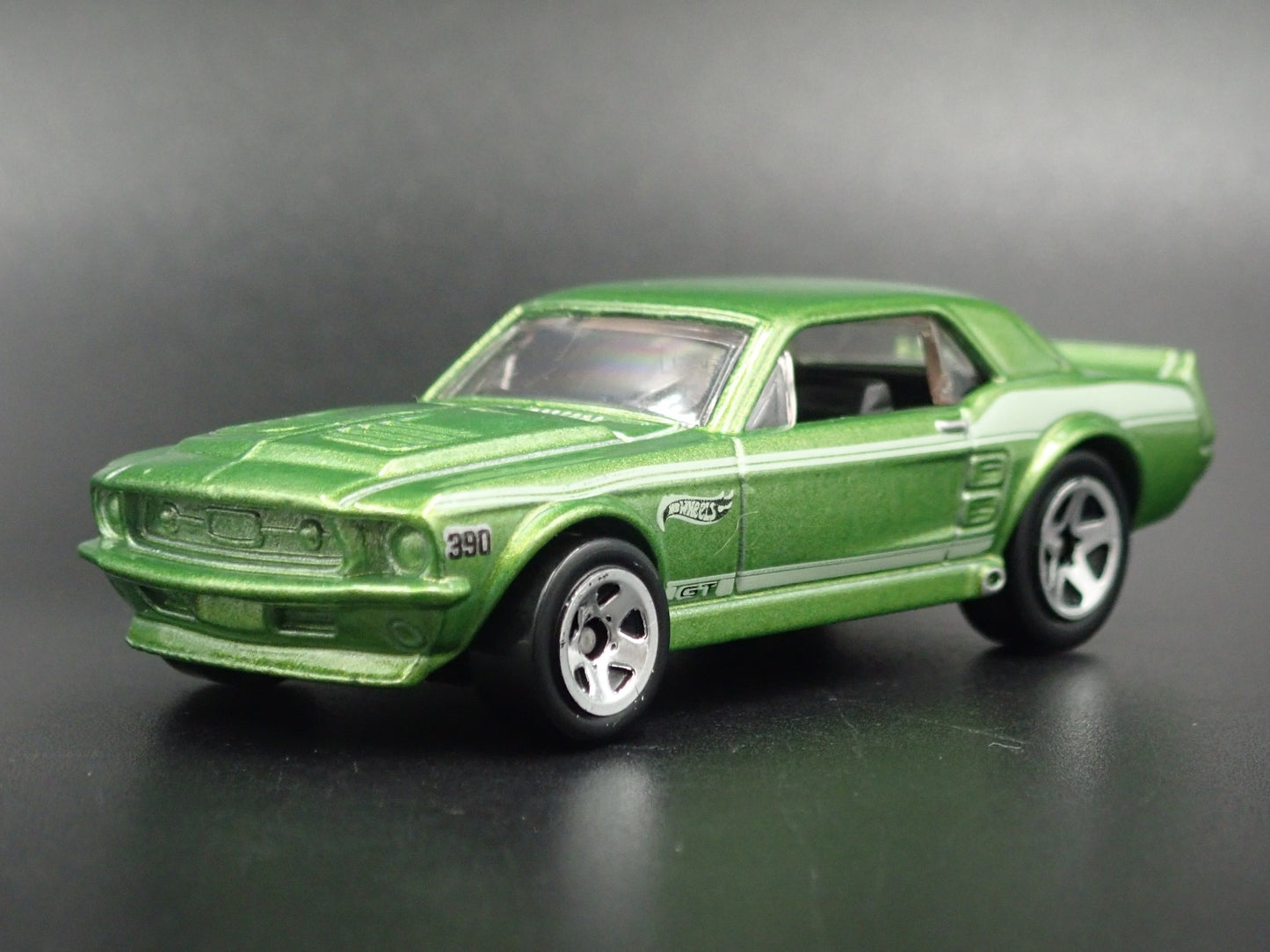 1967 67 FORD MUSTANG COUPE GREEN 1:64 SCALE COLLECTIBLE DIORAMA DIECAST MODEL CAR