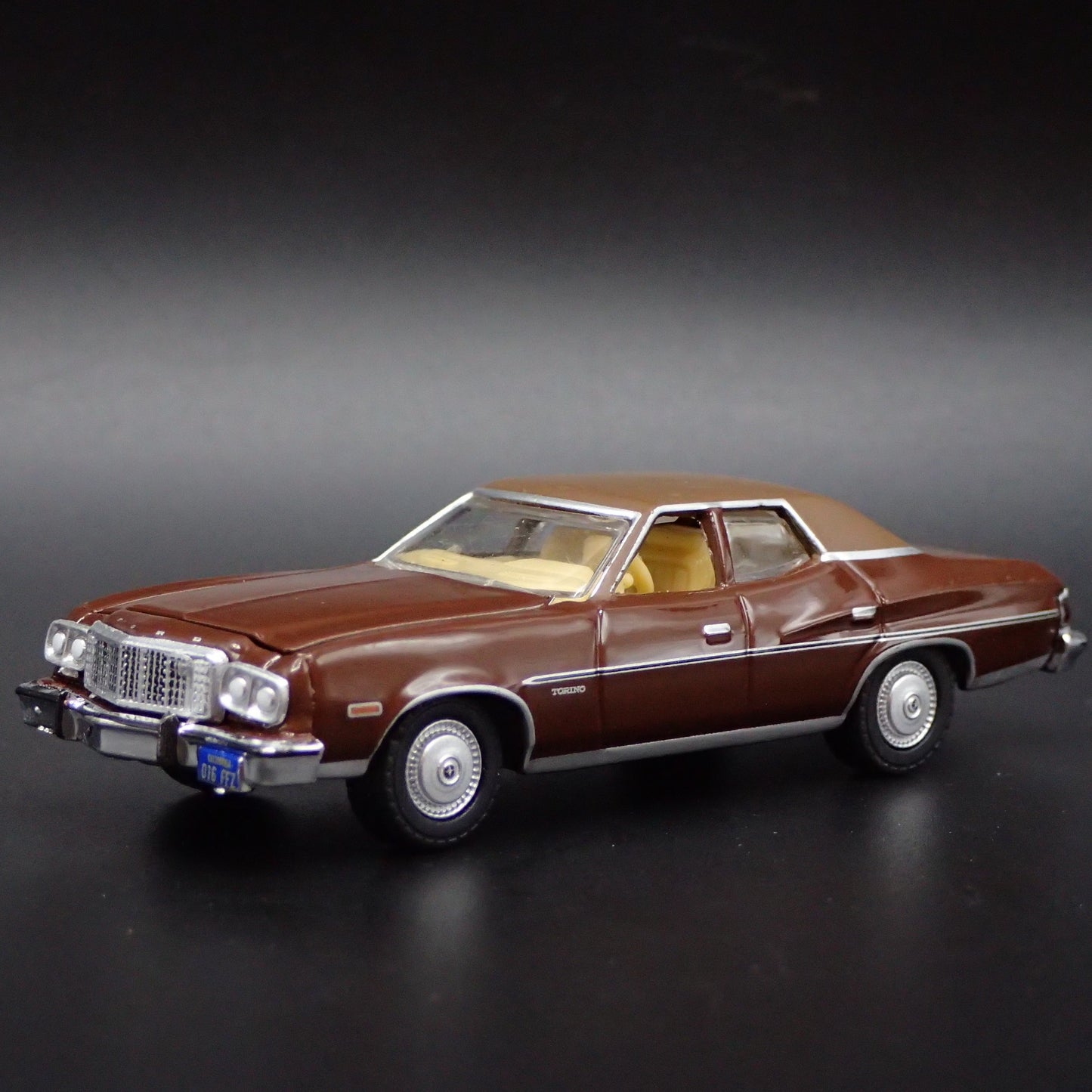 1974 74 FORD GRAN TORINO BROUGHAM BURGUNDY 1:64 SCALE DIORAMA DIECAST MODEL CAR