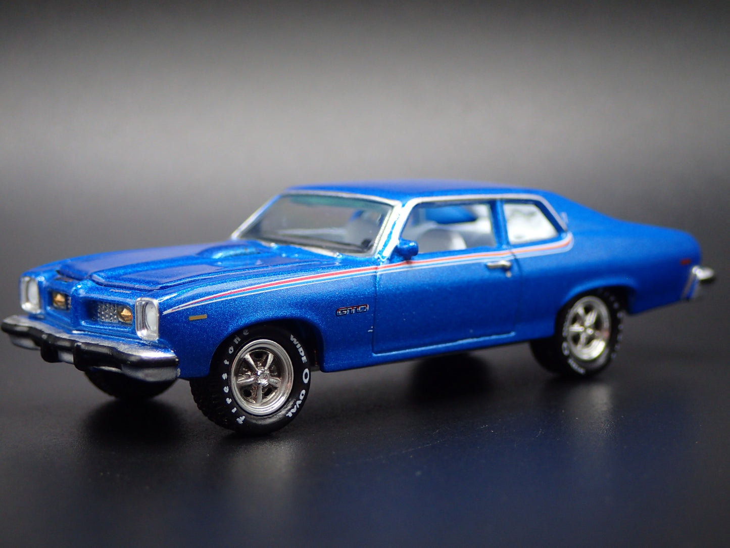 1974 74 PONTIAC GTO MUSCLE CAR BLUE 1:64 SCALE DIORAMA DIECAST MODEL CAR