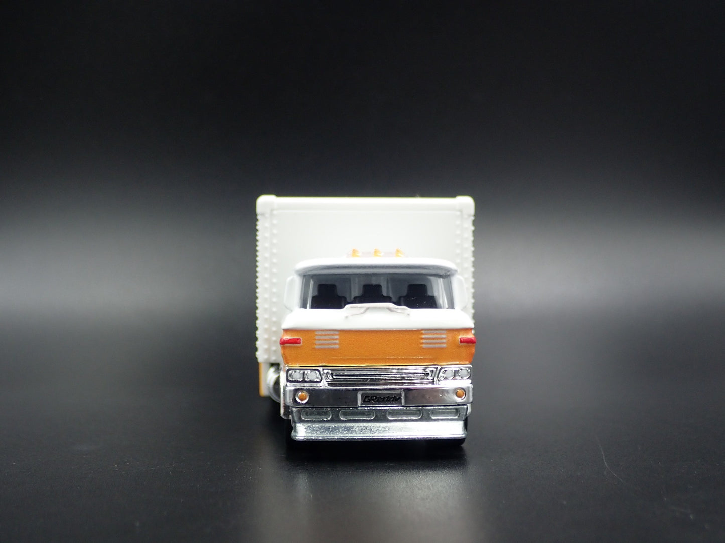VINTAGE GREDDY CAR HAULER TRANSPORTER TRUCK WHITE 1:64 SCALE DIECAST MODEL CAR