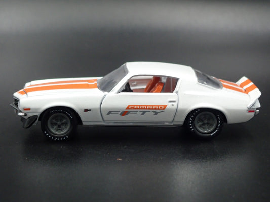 1972 72 CHEVY CHEVROLET CAMARO Z/28 WHITE 1:64 SCALE DIORAMA DIECAST MODEL CAR