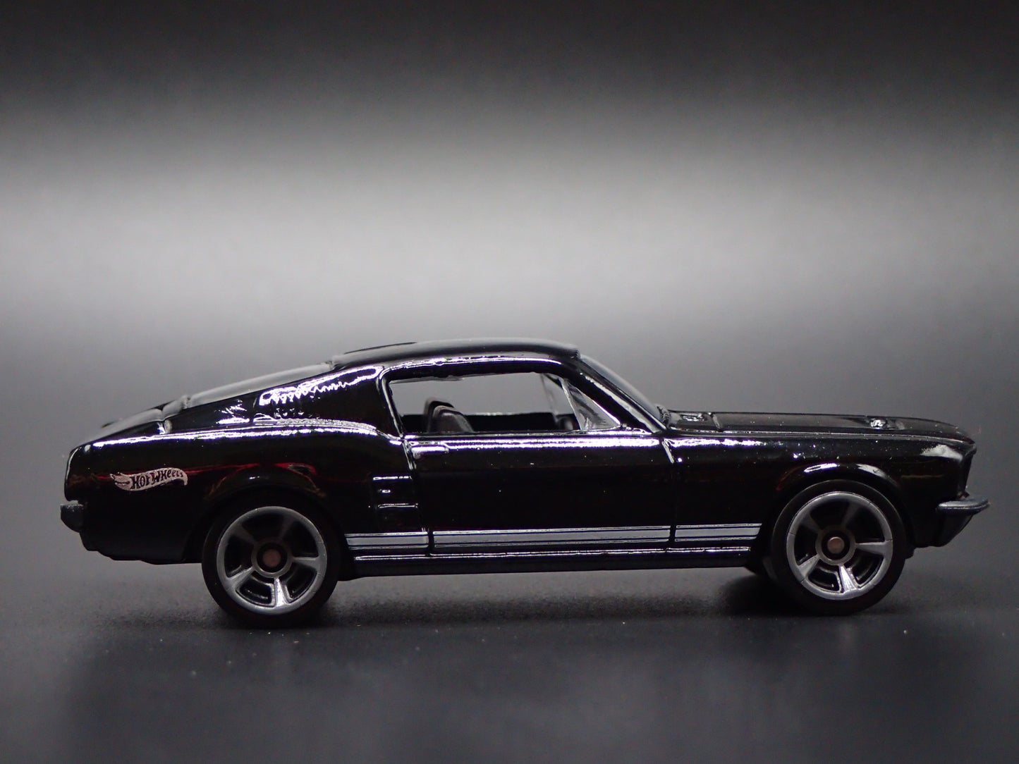 1967 67 FORD MUSTANG FASTBACK BLACK 1:64 SCALE COLLECTIBLE DIECAST MODEL CAR