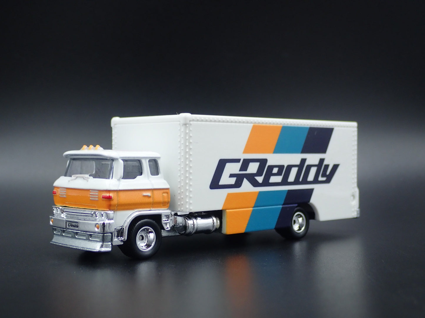 VINTAGE GREDDY CAR HAULER TRANSPORTER TRUCK WHITE 1:64 SCALE DIECAST MODEL CAR