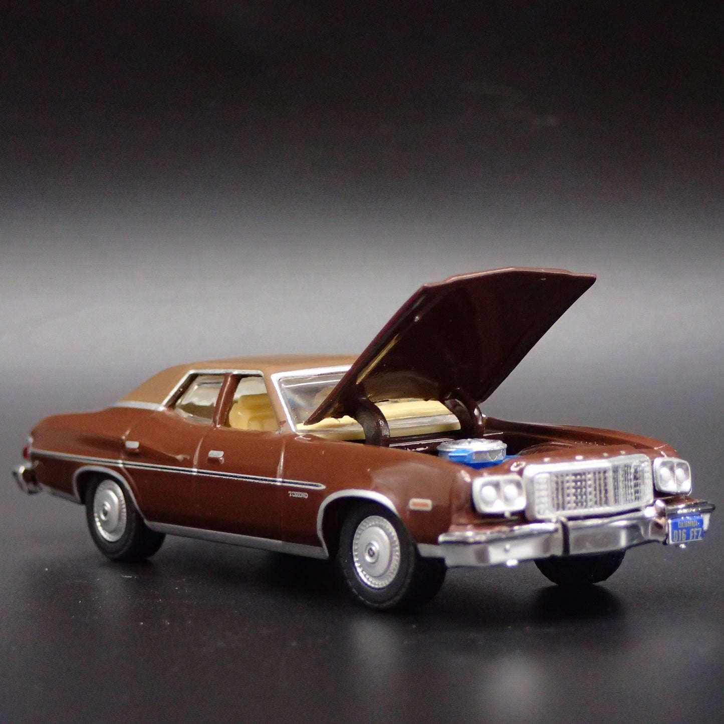 1974 74 FORD GRAN TORINO BROUGHAM BURGUNDY 1:64 SCALE DIORAMA DIECAST MODEL CAR