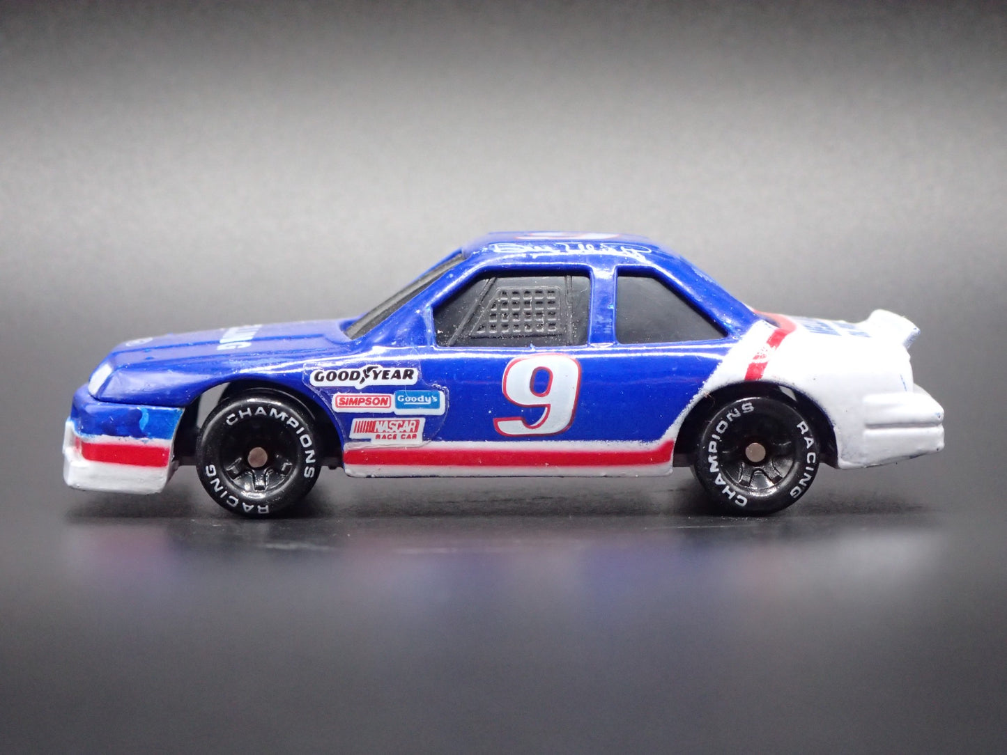 1991 91 FORD THUNDERBIRD 9 BILL ELLIOTT NASCAR 1:64 SCALE DIECAST MODEL CAR