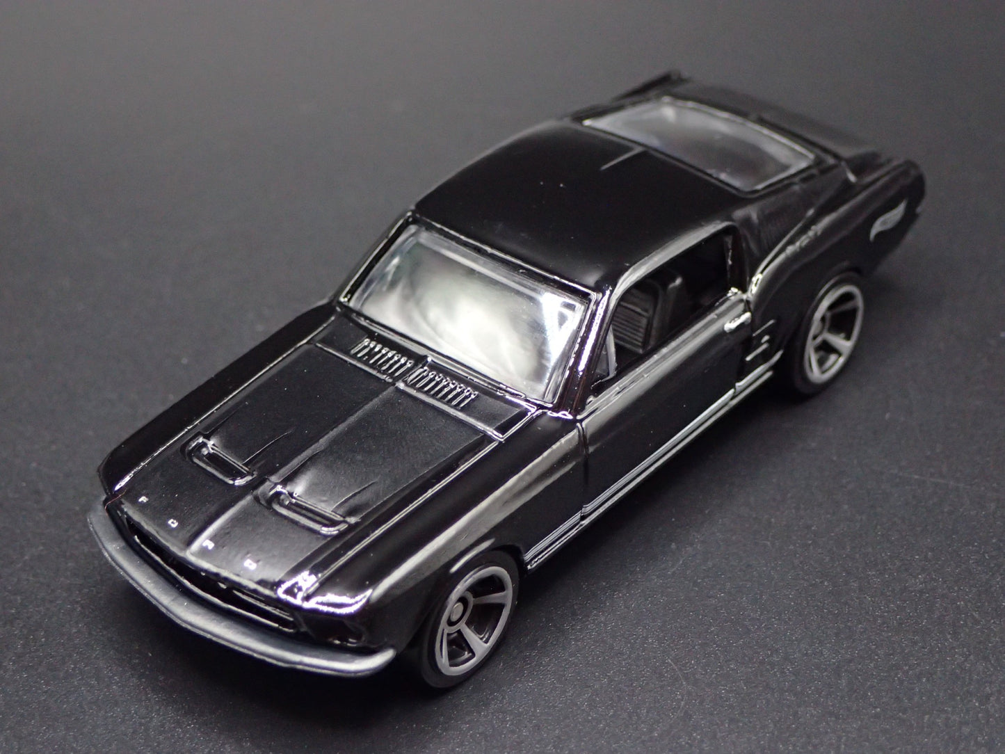 1967 67 FORD MUSTANG FASTBACK BLACK 1:64 SCALE COLLECTIBLE DIECAST MODEL CAR