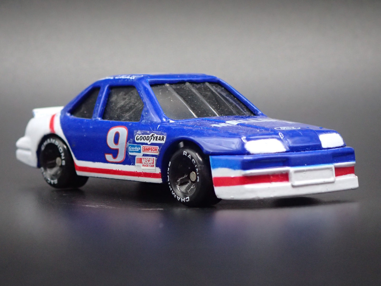 1991 91 FORD THUNDERBIRD 9 BILL ELLIOTT NASCAR 1:64 SCALE DIECAST MODEL CAR