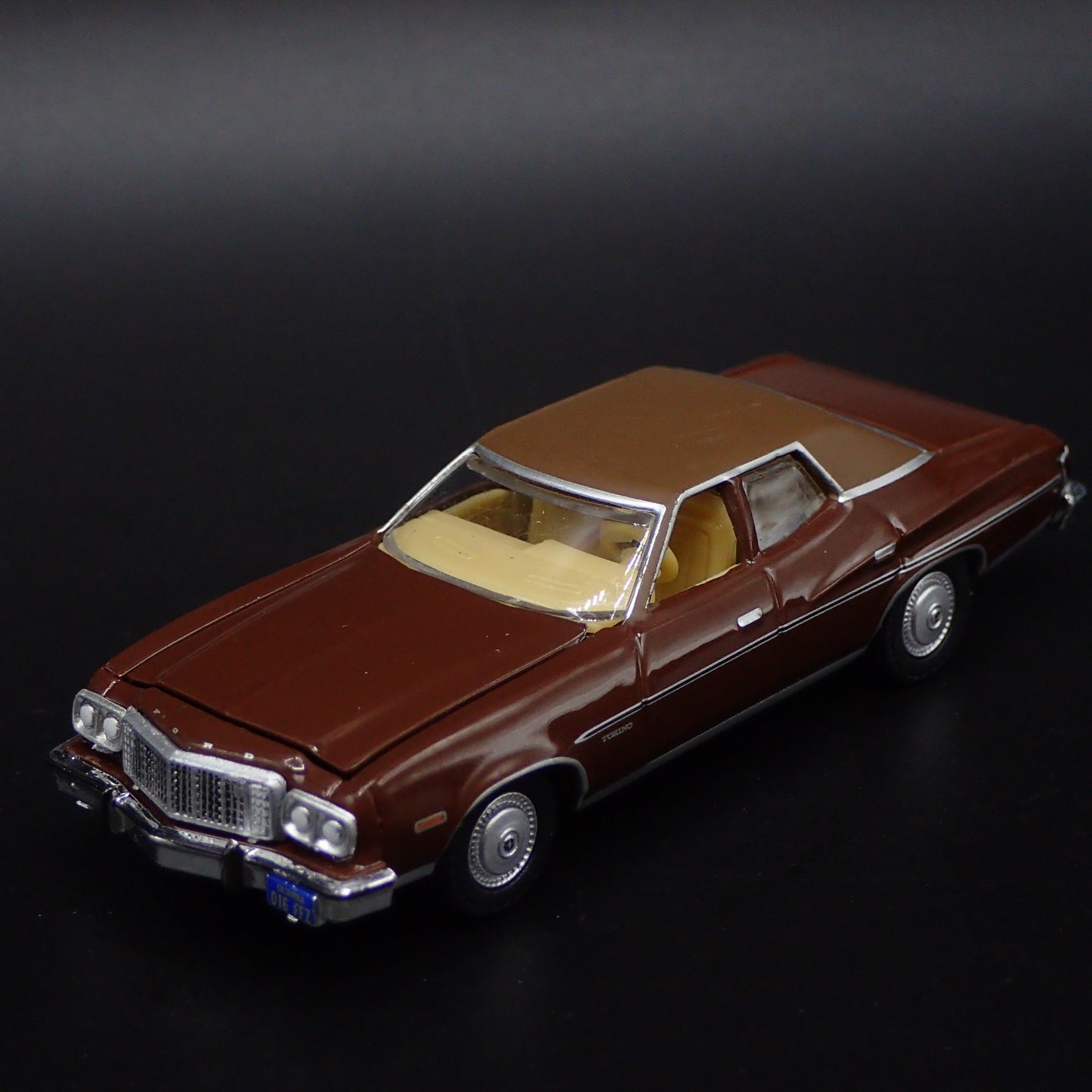 1974 74 FORD GRAN TORINO BROUGHAM BURGUNDY 1:64 SCALE DIORAMA DIECAST MODEL CAR