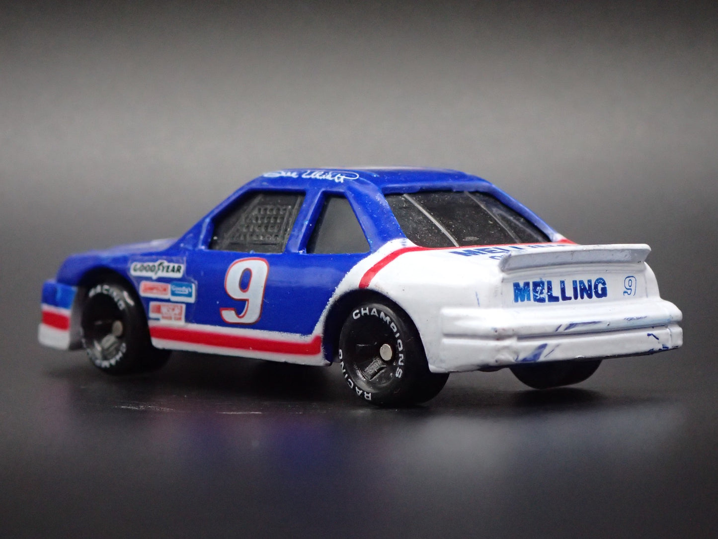 1991 91 FORD THUNDERBIRD 9 BILL ELLIOTT NASCAR 1:64 SCALE DIECAST MODEL CAR