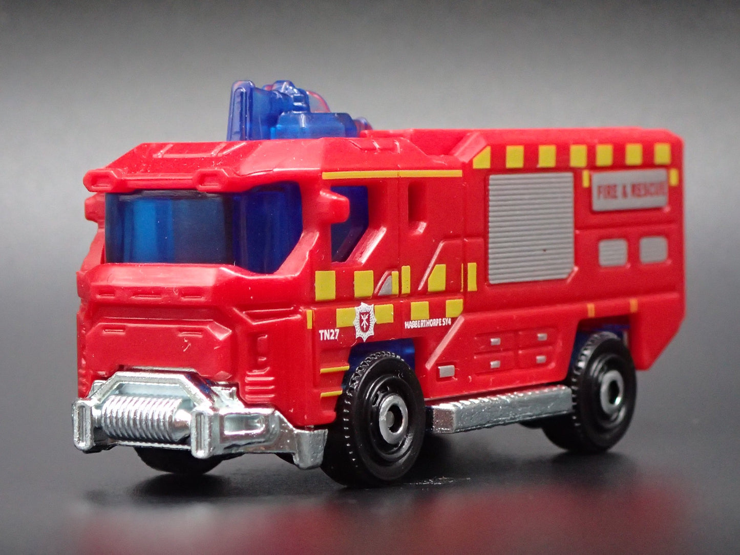 FIRE ENGINE TRUCK BLAZE BUSTER II RED 1:64 MB SCALE DIORAMA DIECAST MODEL CAR