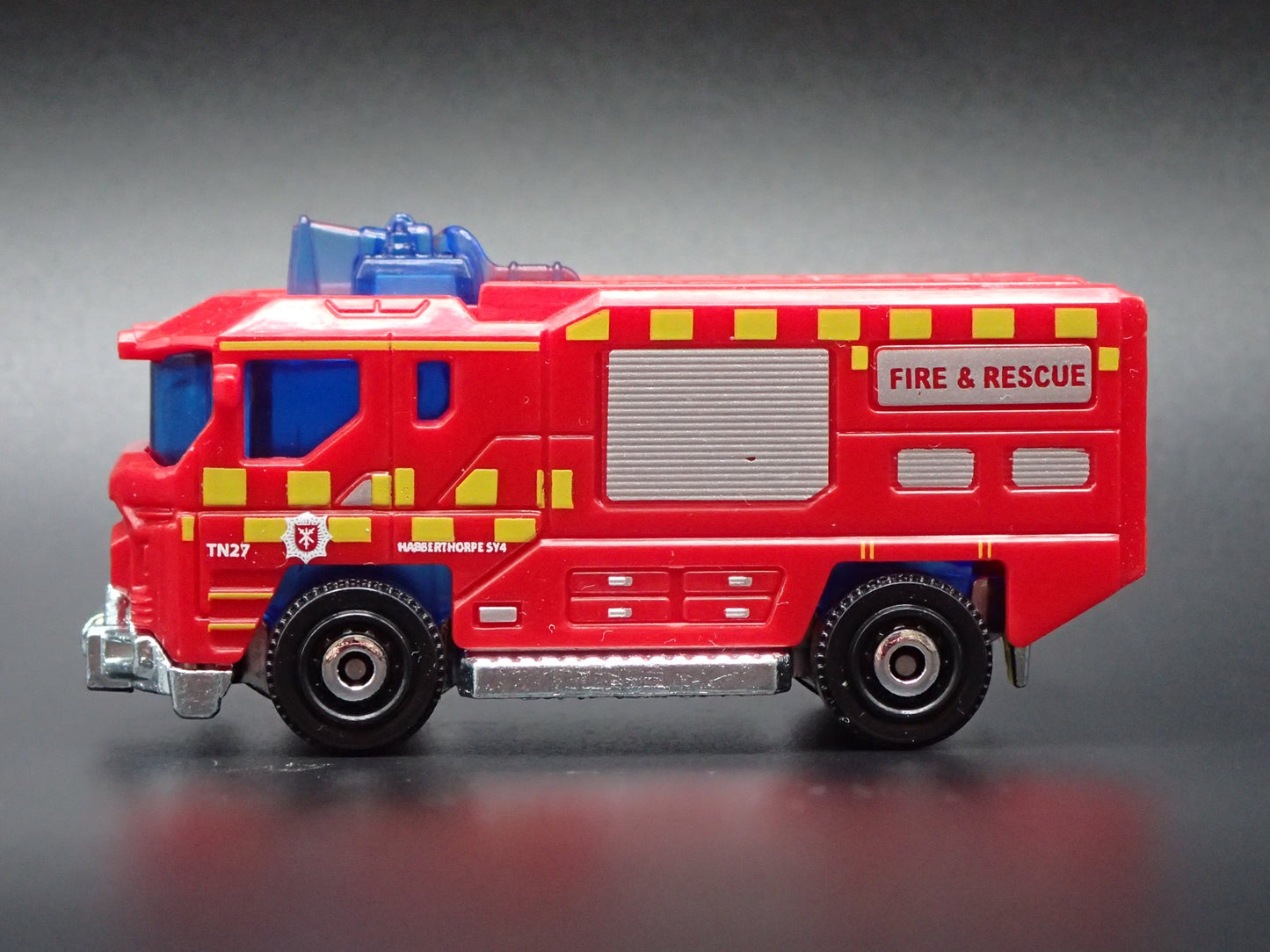 FIRE ENGINE TRUCK BLAZE BUSTER II RED 1:64 MB SCALE DIORAMA DIECAST MODEL CAR