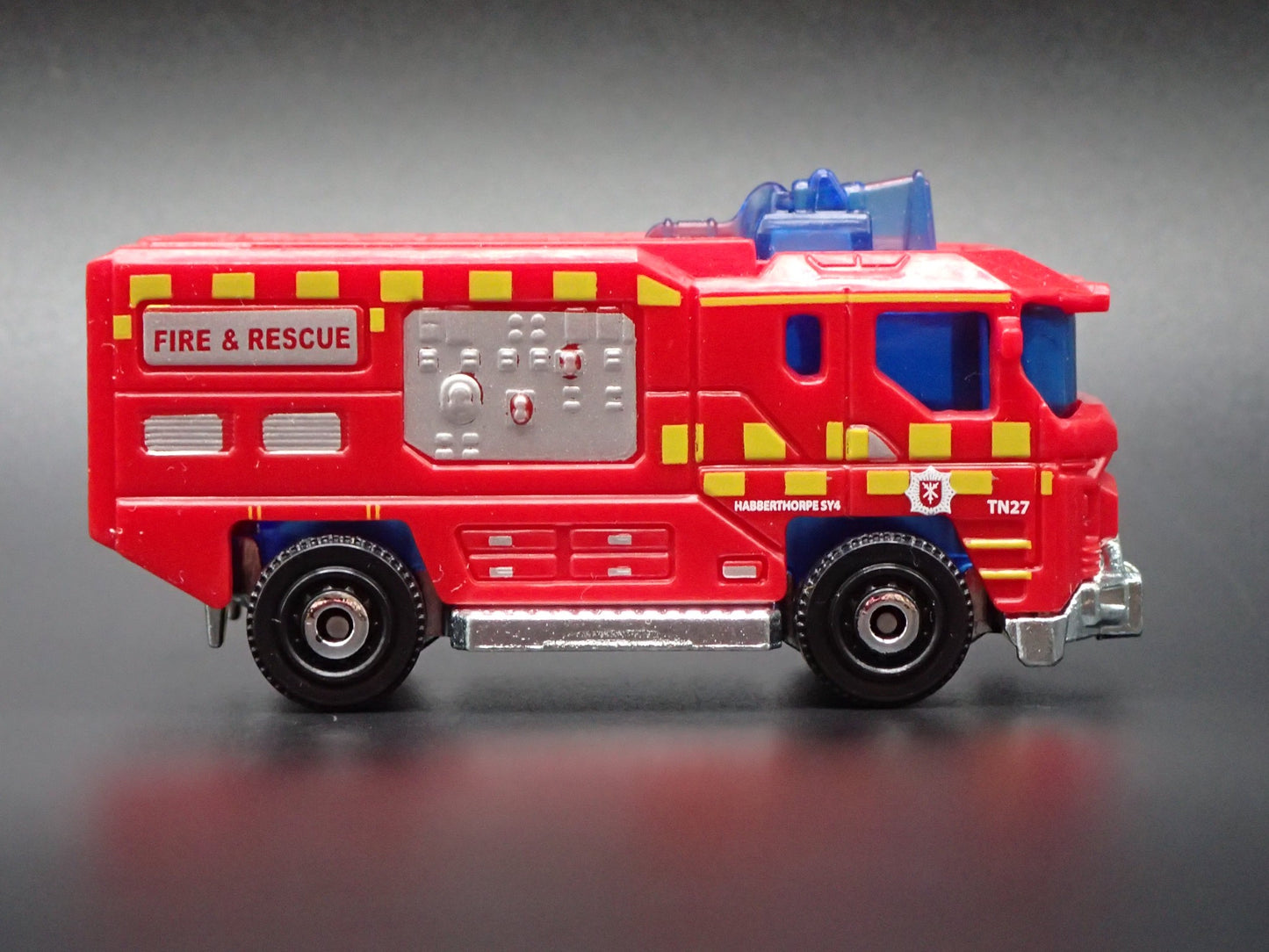 FIRE ENGINE TRUCK BLAZE BUSTER II RED 1:64 MB SCALE DIORAMA DIECAST MODEL CAR