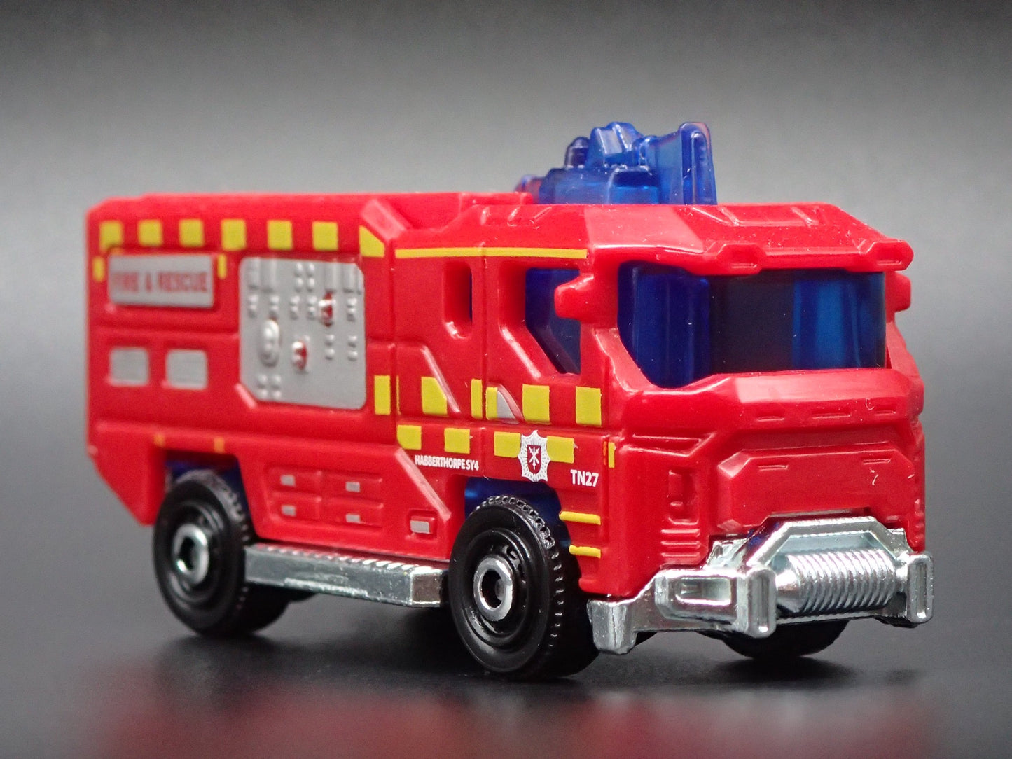 FIRE ENGINE TRUCK BLAZE BUSTER II RED 1:64 MB SCALE DIORAMA DIECAST MODEL CAR