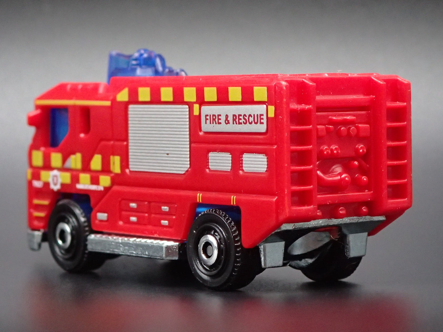 FIRE ENGINE TRUCK BLAZE BUSTER II RED 1:64 MB SCALE DIORAMA DIECAST MODEL CAR