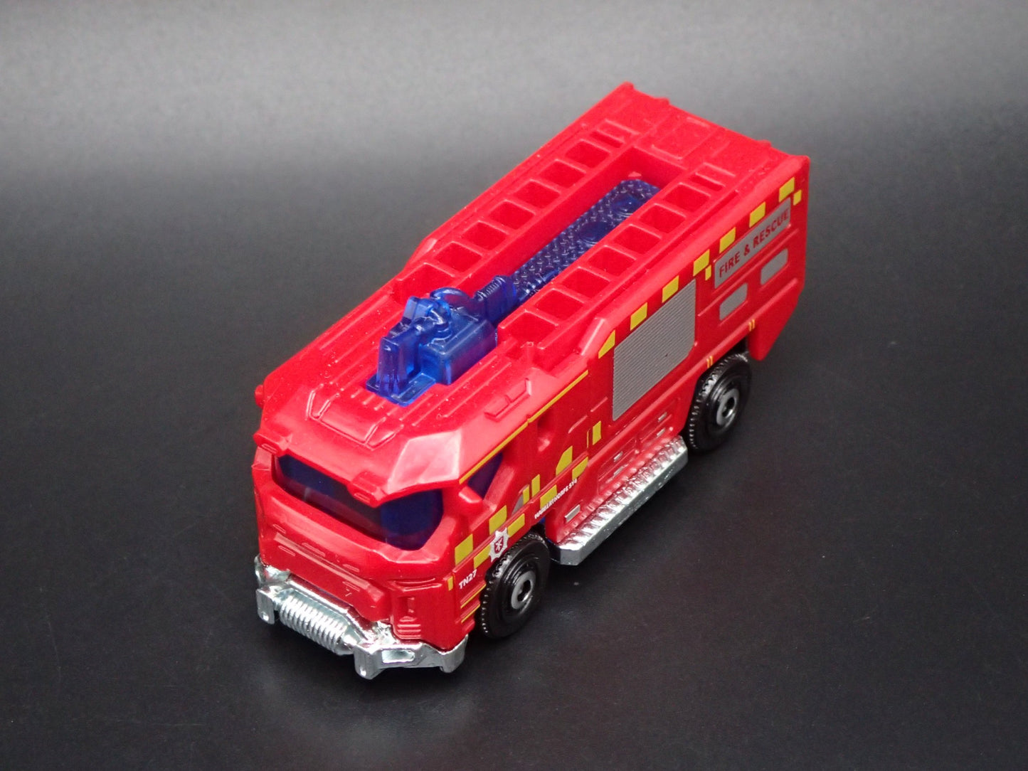 FIRE ENGINE TRUCK BLAZE BUSTER II RED 1:64 MB SCALE DIORAMA DIECAST MODEL CAR