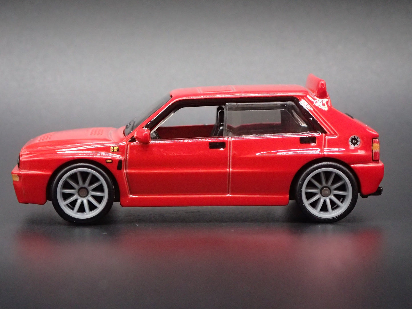 1987-1994 LANCIA DELTA INTEGRALE RED 1:64 SCALE COLLECTIBLE DIECAST MODEL CAR
