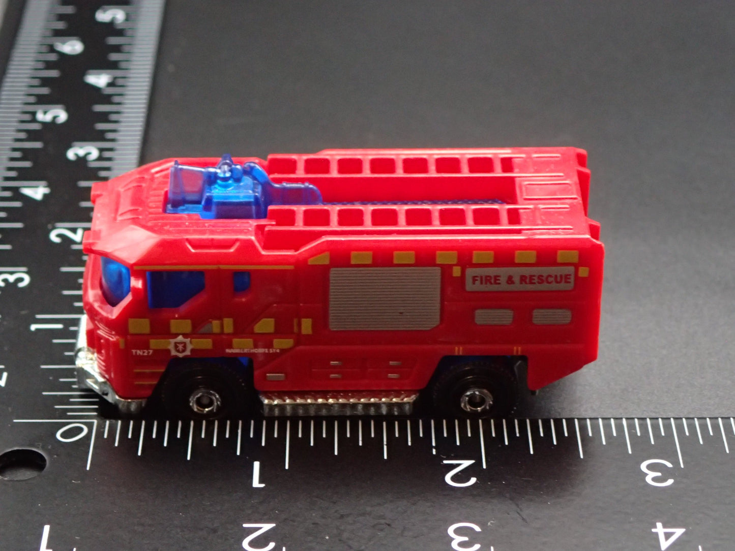 FIRE ENGINE TRUCK BLAZE BUSTER II RED 1:64 MB SCALE DIORAMA DIECAST MODEL CAR