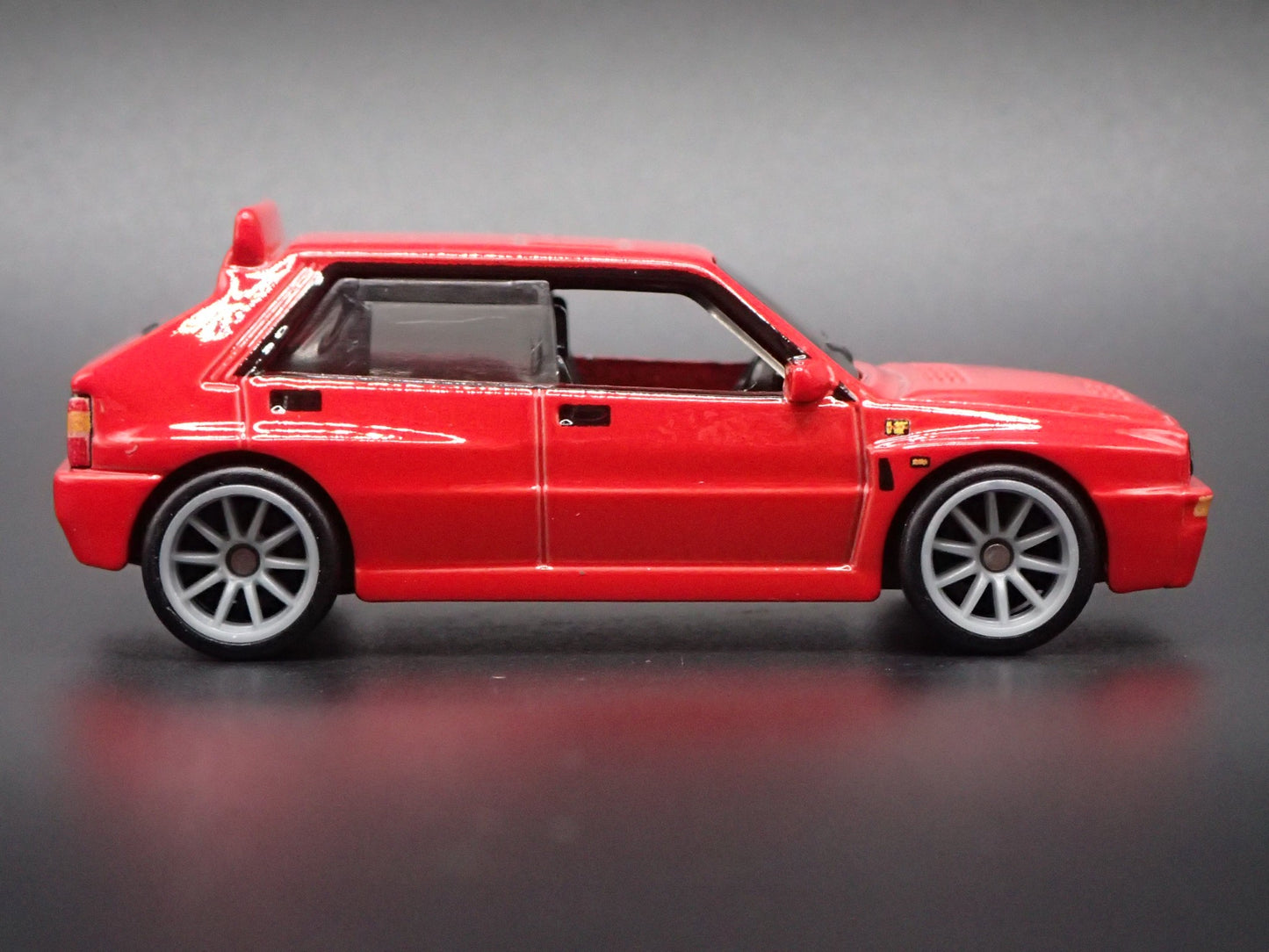 1987-1994 LANCIA DELTA INTEGRALE RED 1:64 SCALE COLLECTIBLE DIECAST MODEL CAR