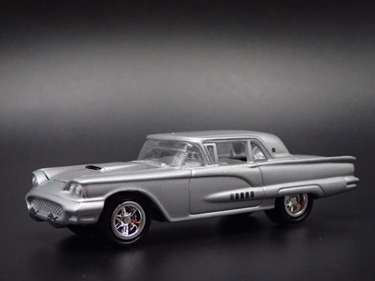 1958 58 FORD THUNDERBIRD TBIRD 1:64 SCALE COLLECTIBLE DIORAMA DIECAST MODEL CAR