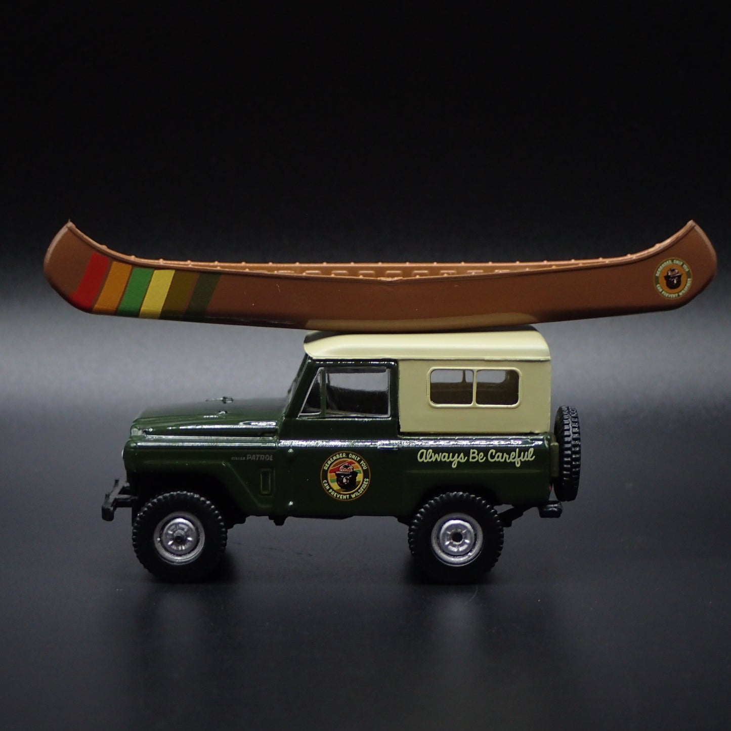 1960-1980 NISSAN PATROL W CANOE SMOKEY BEAR GREEN 1:64 SCALE DIECAST MODEL CAR