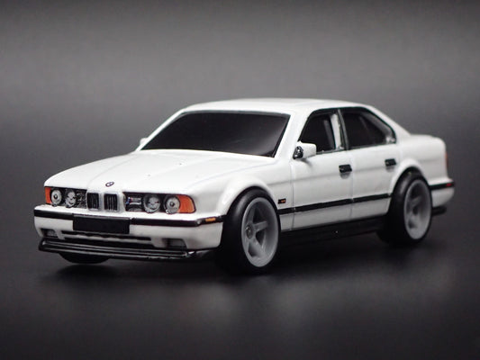 1988-1995 BMW M5 E34 WHITE 4 FOUR DOOR 1:64 SCALE COLLECTIBLE DIECAST MODEL CAR