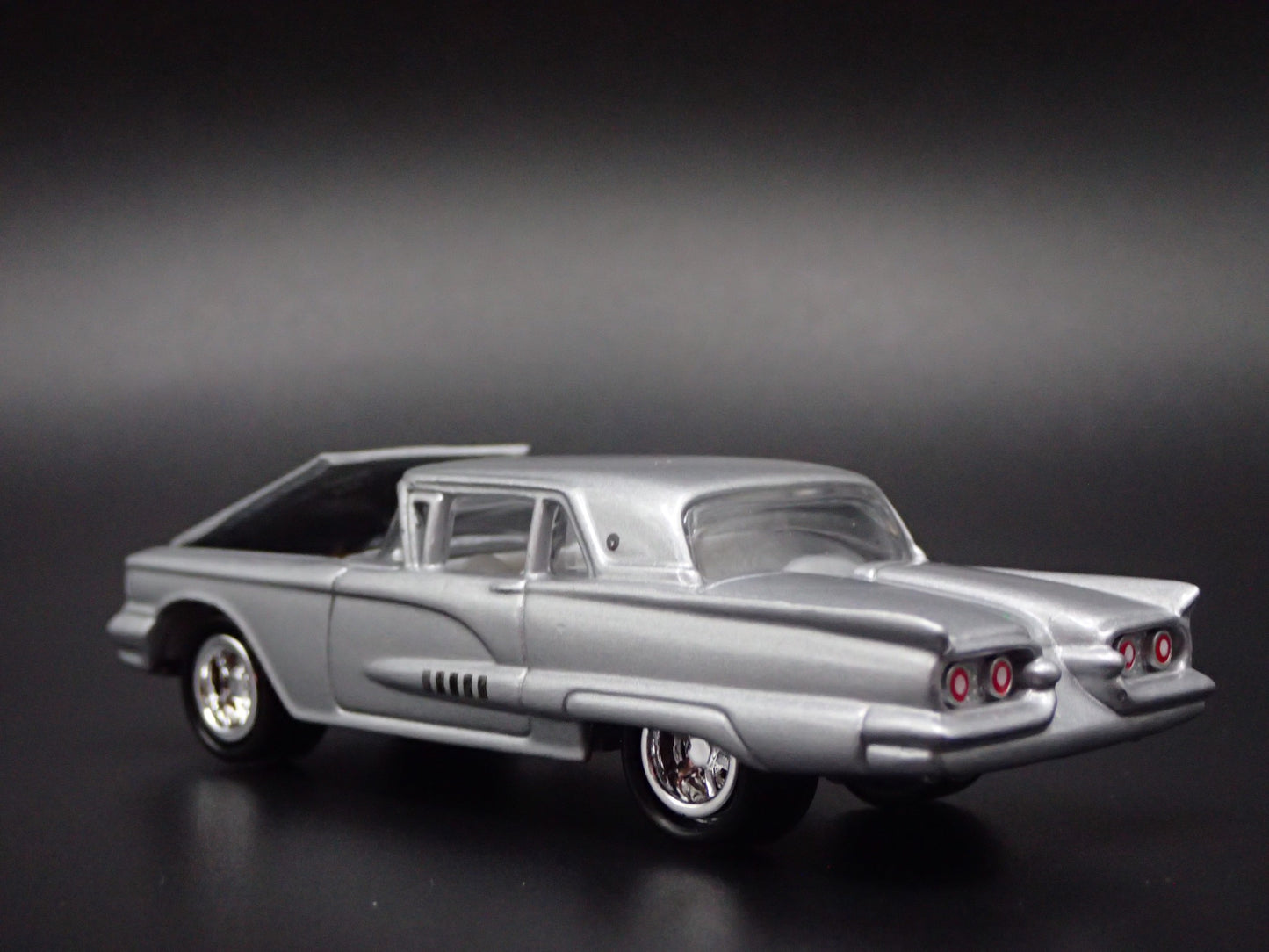 1958 58 FORD THUNDERBIRD TBIRD 1:64 SCALE COLLECTIBLE DIORAMA DIECAST MODEL CAR