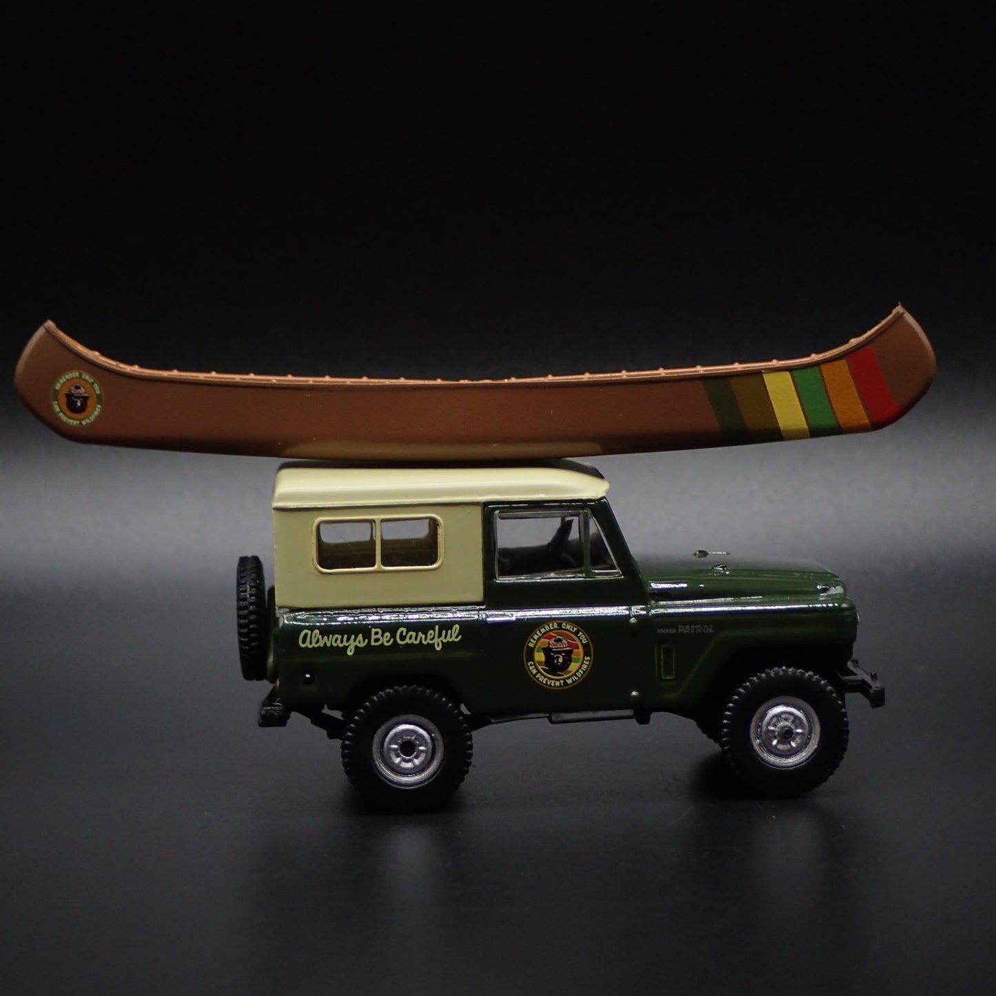 1960-1980 NISSAN PATROL W CANOE SMOKEY BEAR GREEN 1:64 SCALE DIECAST MODEL CAR