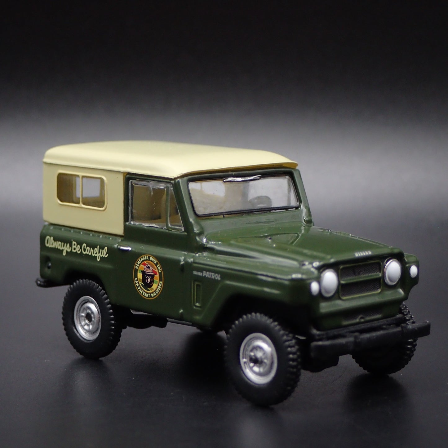 1960-1980 NISSAN PATROL W CANOE SMOKEY BEAR GREEN 1:64 SCALE DIECAST MODEL CAR