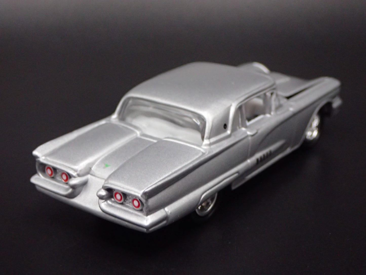 1958 58 FORD THUNDERBIRD TBIRD 1:64 SCALE COLLECTIBLE DIORAMA DIECAST MODEL CAR