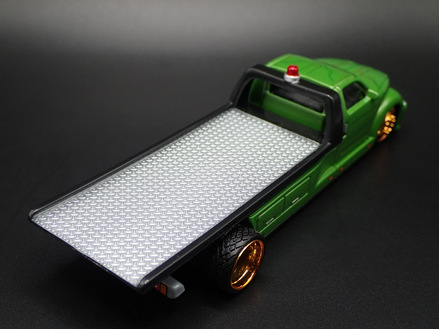 MODERN CUSTOM FLATBED CAR HAULER FORD GREEN 1:64 SCALE DIORAMA DIECAST MODEL CAR