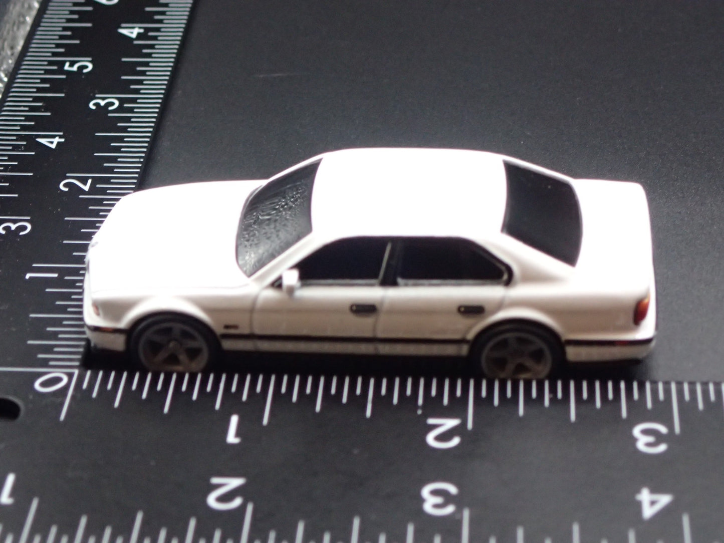 1988-1995 BMW M5 E34 WHITE 4 FOUR DOOR 1:64 SCALE COLLECTIBLE DIECAST MODEL CAR
