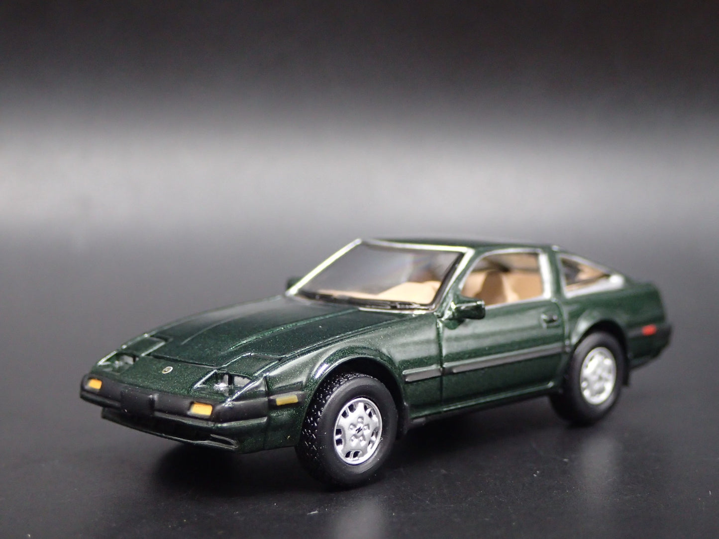 1983-1989 NISSAN 300ZX GREEN 1:64 SCALE COLLECTIBLE DIORAMA DIECAST MODEL CAR