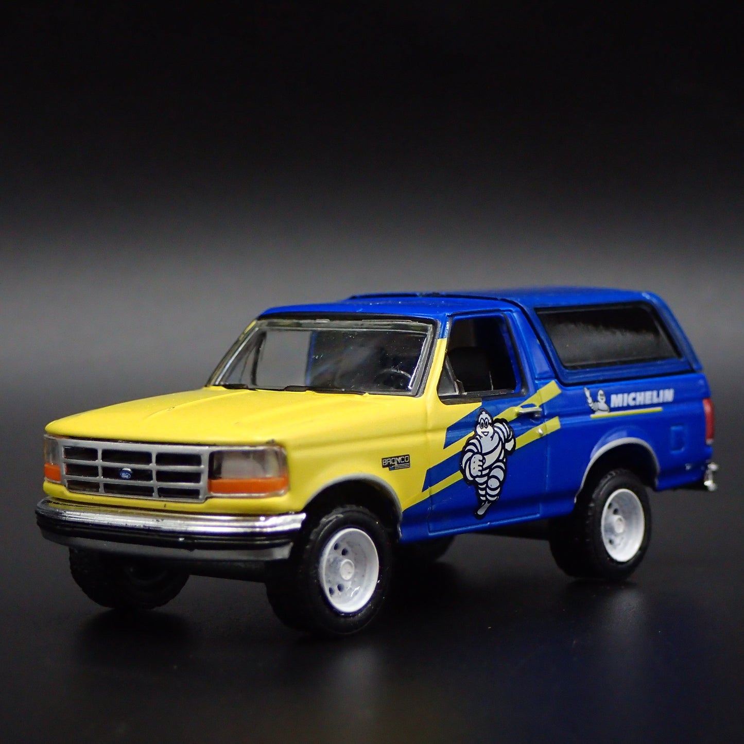 1996 96 FORD BRONCO XL MICHELIN MAN TIRES 1:64 SCALE DIORAMA DIECAST MODEL CAR