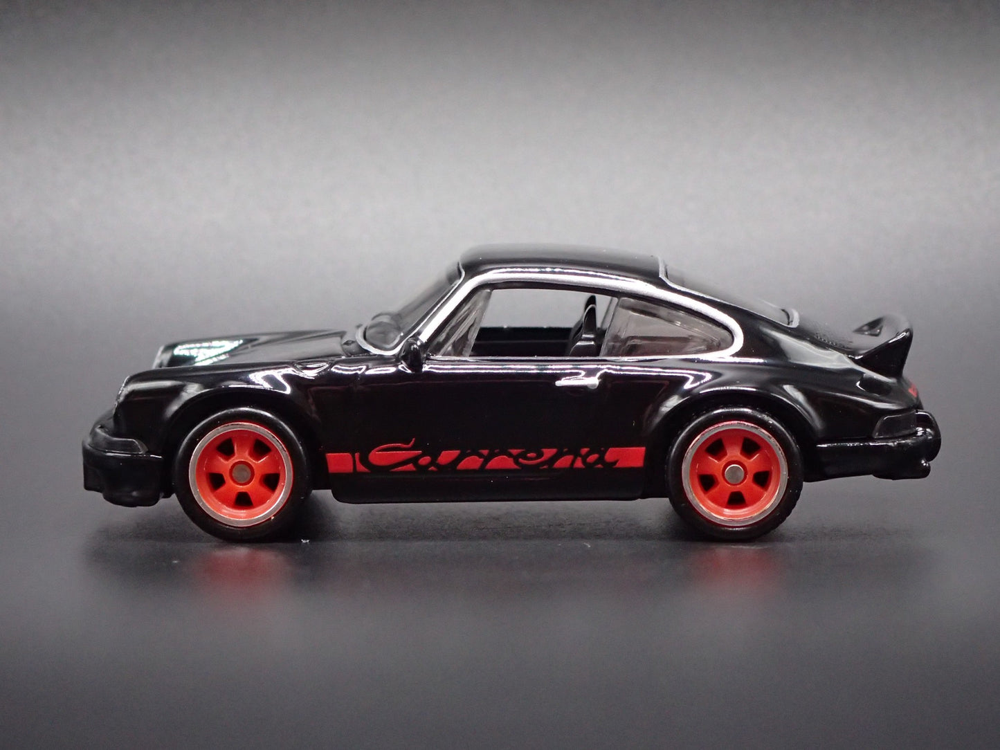 1973-1977 PORSCHE 911 CARRERA RS 2.7 BLACK 1:64 SCALE DIORAMA DIECAST MODEL CAR