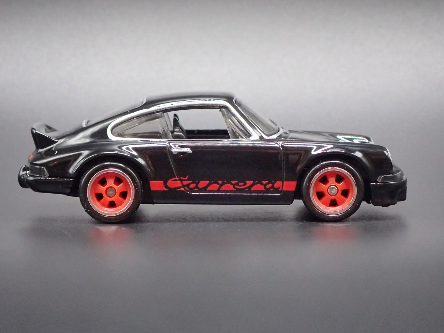 1973-1977 PORSCHE 911 CARRERA RS 2.7 BLACK 1:64 SCALE DIORAMA DIECAST MODEL CAR