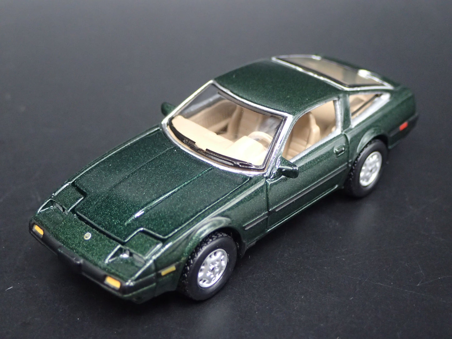 1983-1989 NISSAN 300ZX GREEN 1:64 SCALE COLLECTIBLE DIORAMA DIECAST MODEL CAR