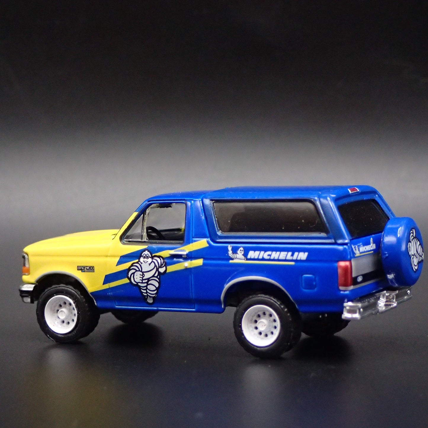 1996 96 FORD BRONCO XL MICHELIN MAN TIRES 1:64 SCALE DIORAMA DIECAST MODEL CAR