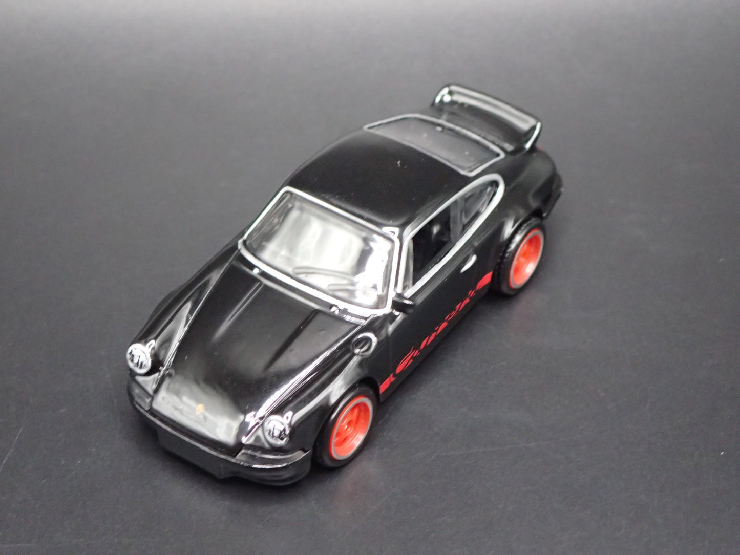 1973-1977 PORSCHE 911 CARRERA RS 2.7 BLACK 1:64 SCALE DIORAMA DIECAST MODEL CAR