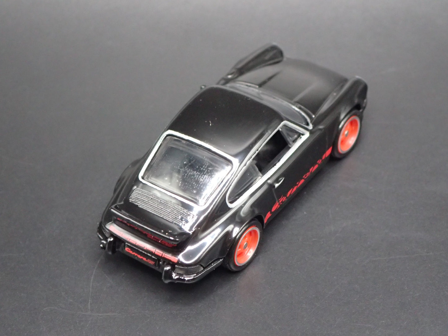 1973-1977 PORSCHE 911 CARRERA RS 2.7 BLACK 1:64 SCALE DIORAMA DIECAST MODEL CAR