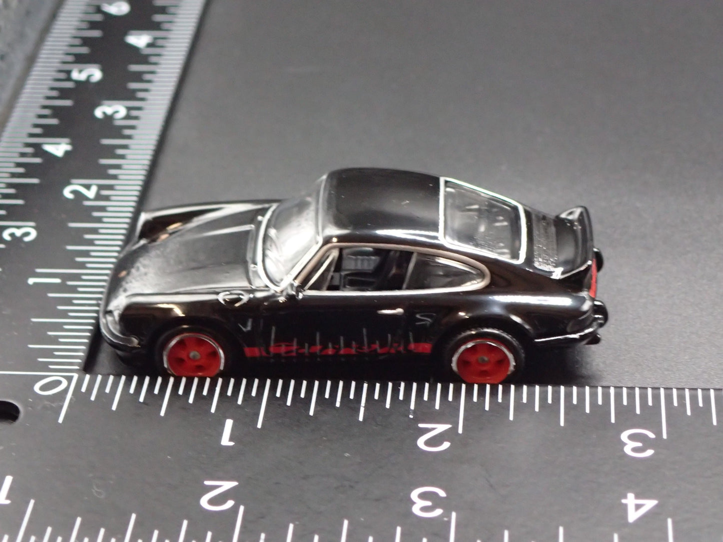 1973-1977 PORSCHE 911 CARRERA RS 2.7 BLACK 1:64 SCALE DIORAMA DIECAST MODEL CAR