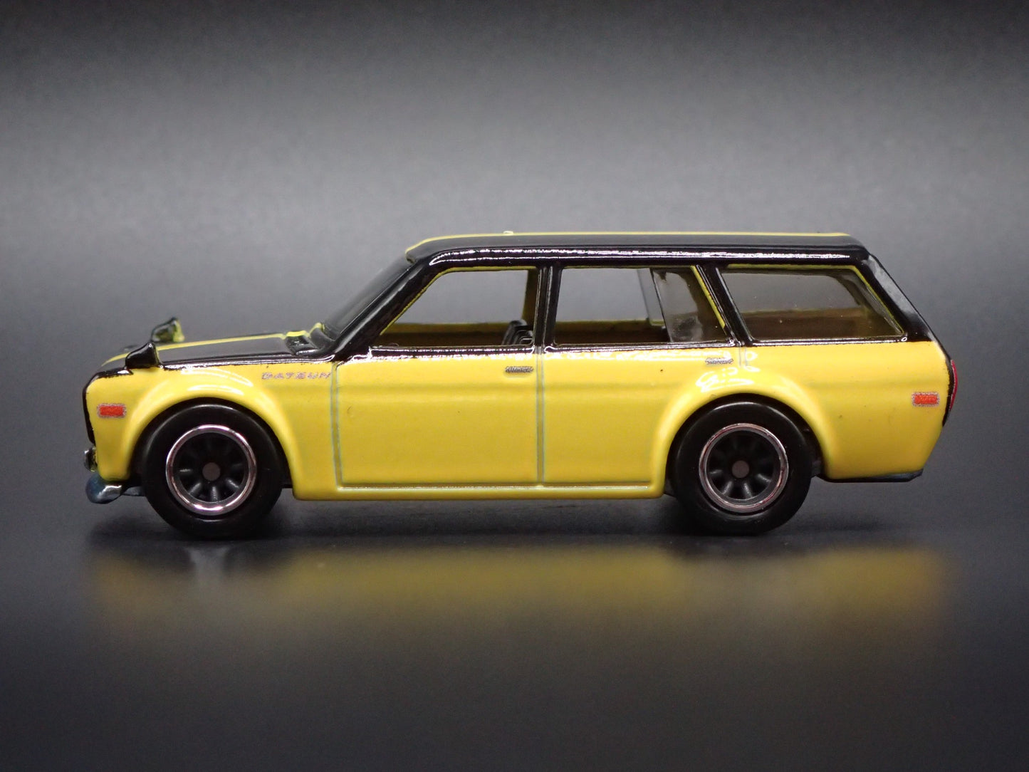 1968-1973 DATSUN 510 STATION WAGON YELLOW 1:64 SCALE DIORAMA DIECAST MODEL CAR