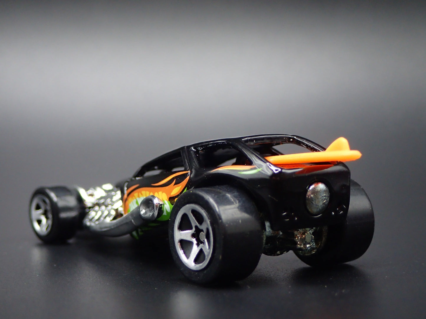 HOT WHEELS SURF CRATE CUSTOM CAR BLACK 1/64 SCALE COLLECTIBLE DIECAST MODEL CAR