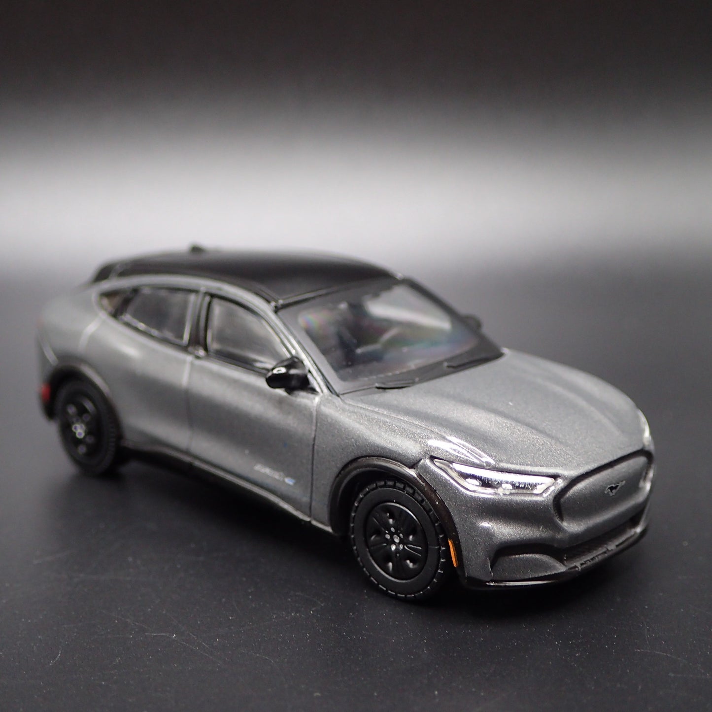 2021-2025 FORD MUSTANG MACH E GT ELECTRIC 1/64 SCALE DIORAMA DIECAST MODEL CAR